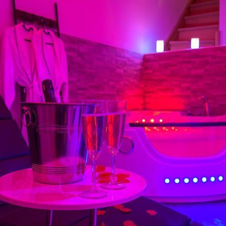 Love Room - Suite Romantique Avec Spa Privatif Le Puy-en-Velay Esterno foto