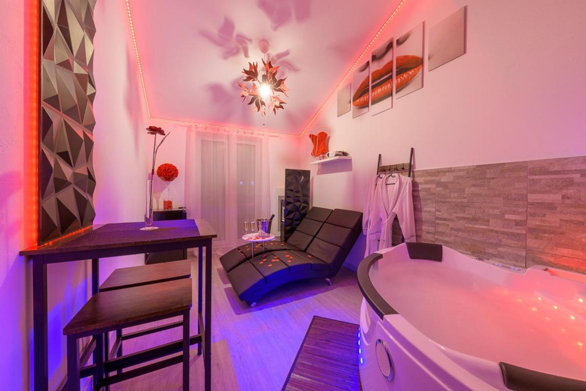 Love Room - Suite Romantique Avec Spa Privatif Le Puy-en-Velay Esterno foto
