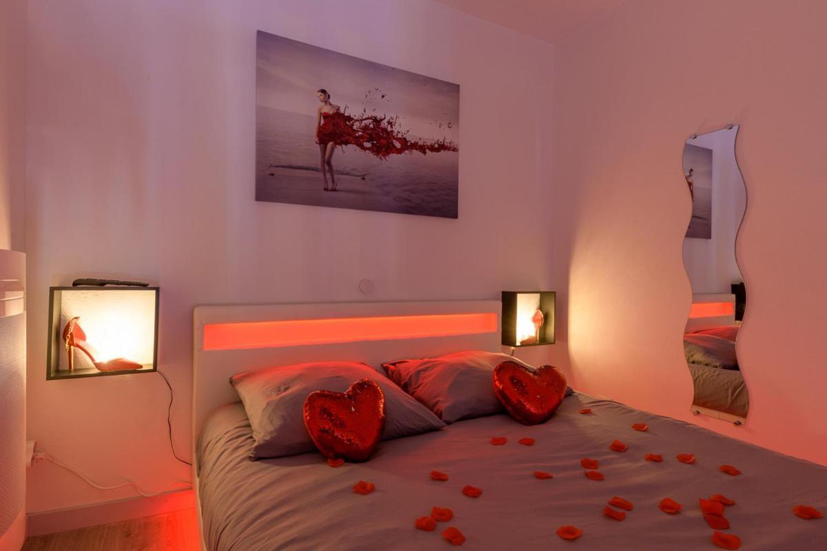 Love Room - Suite Romantique Avec Spa Privatif Le Puy-en-Velay Esterno foto