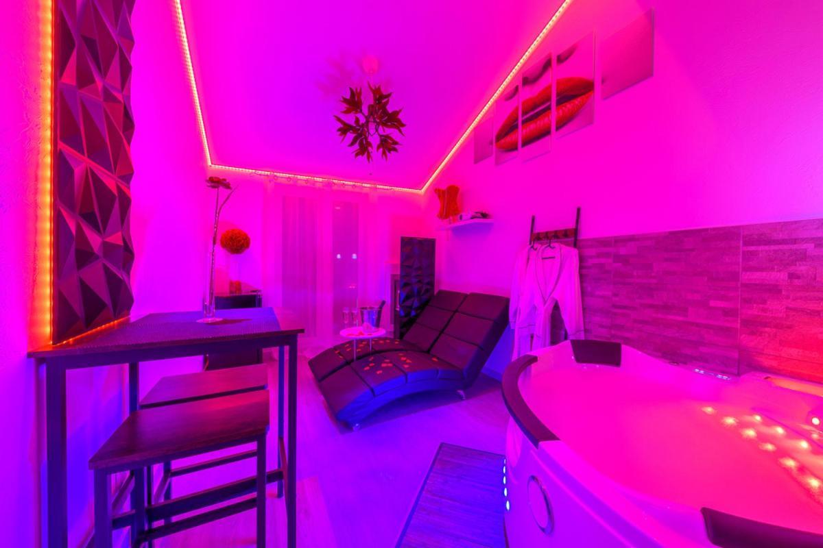 Love Room - Suite Romantique Avec Spa Privatif Le Puy-en-Velay Esterno foto