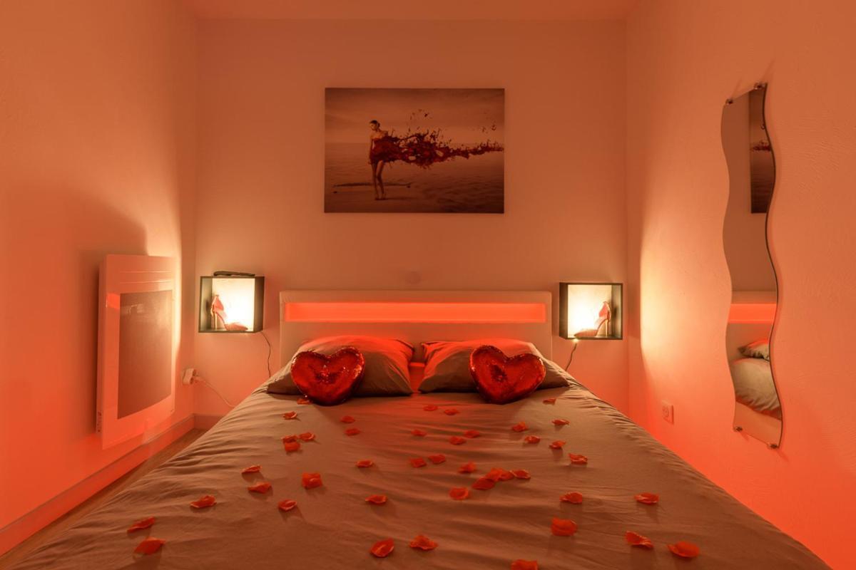 Love Room - Suite Romantique Avec Spa Privatif Le Puy-en-Velay Esterno foto