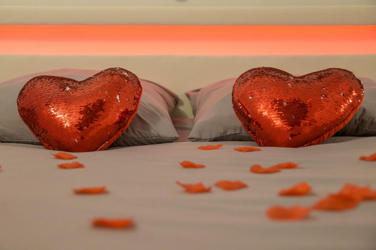 Love Room - Suite Romantique Avec Spa Privatif Le Puy-en-Velay Esterno foto