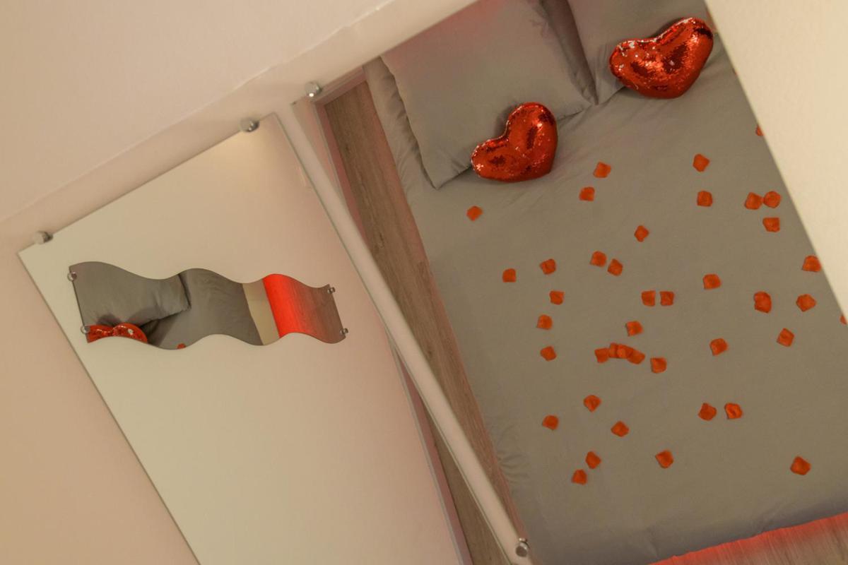 Love Room - Suite Romantique Avec Spa Privatif Le Puy-en-Velay Esterno foto