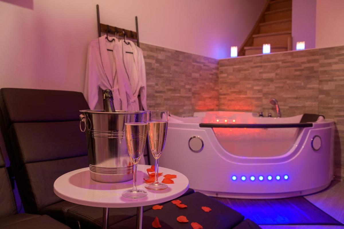 Love Room - Suite Romantique Avec Spa Privatif Le Puy-en-Velay Esterno foto