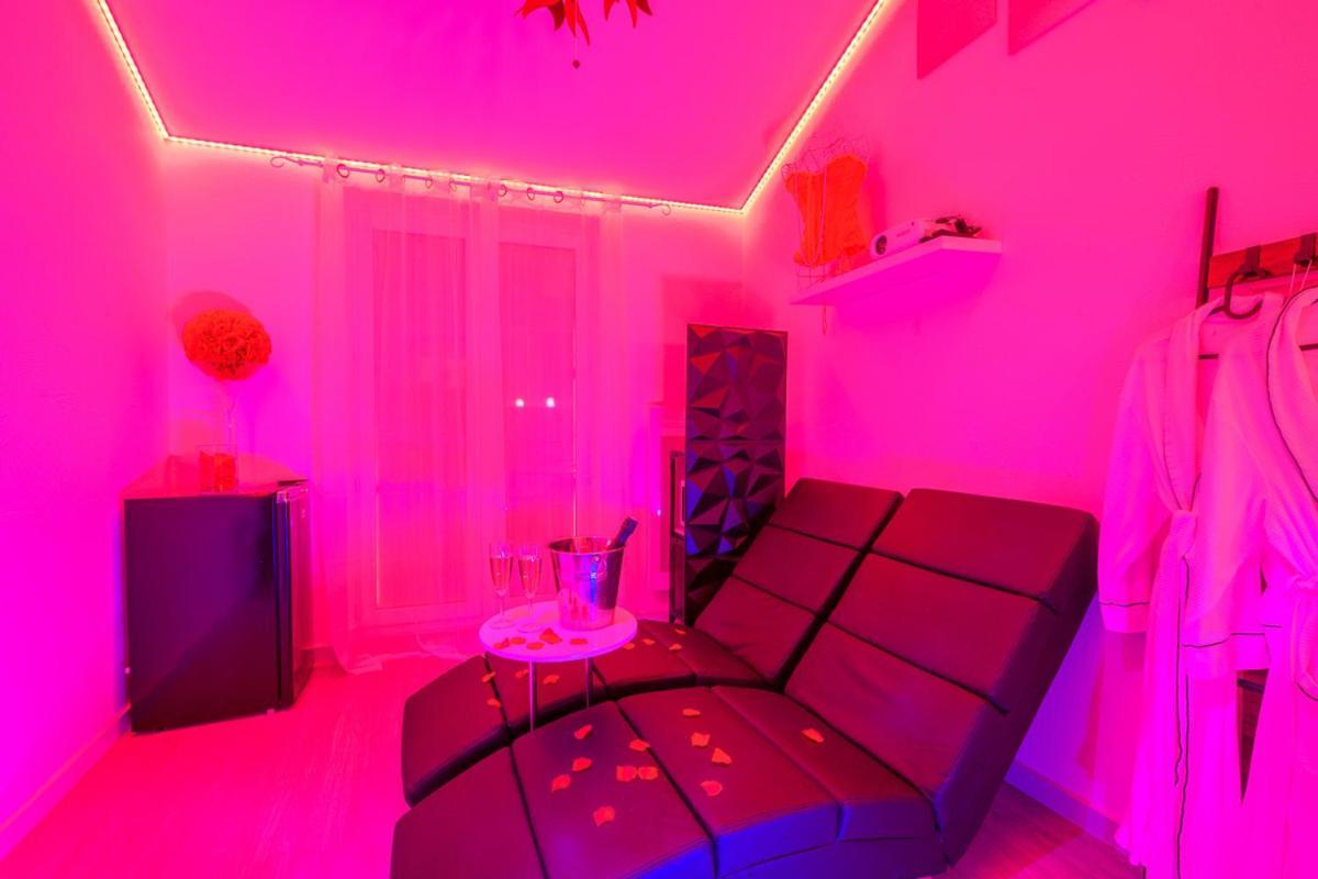 Love Room - Suite Romantique Avec Spa Privatif Le Puy-en-Velay Esterno foto