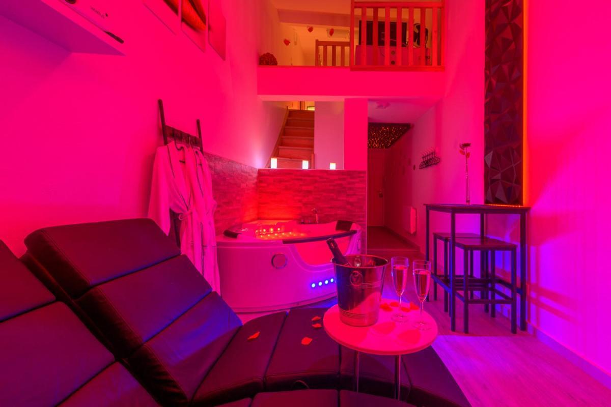 Love Room - Suite Romantique Avec Spa Privatif Le Puy-en-Velay Esterno foto