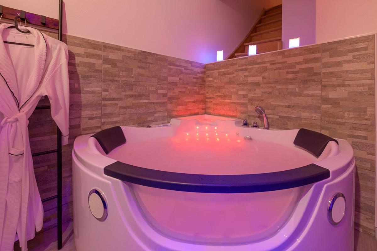 Love Room - Suite Romantique Avec Spa Privatif Le Puy-en-Velay Esterno foto