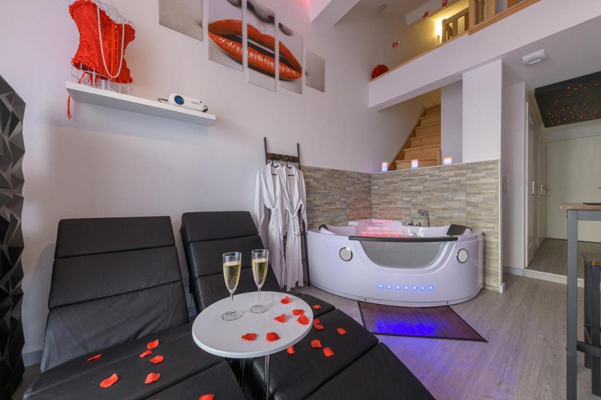Love Room - Suite Romantique Avec Spa Privatif Le Puy-en-Velay Esterno foto