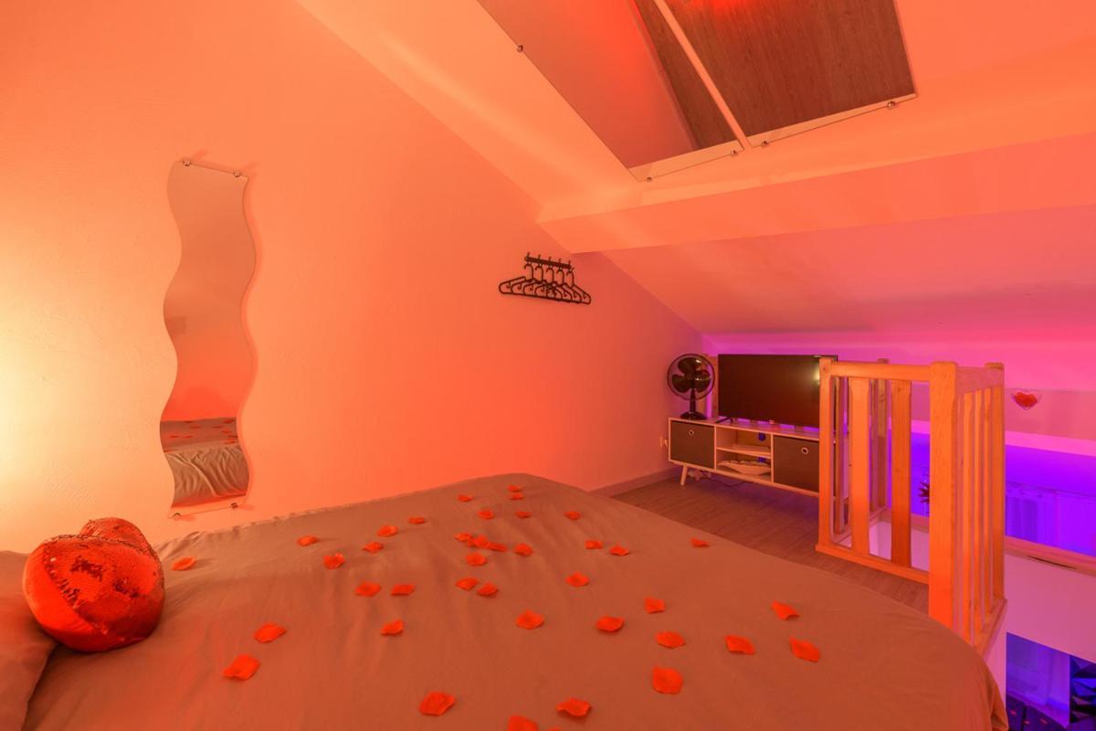 Love Room - Suite Romantique Avec Spa Privatif Le Puy-en-Velay Esterno foto
