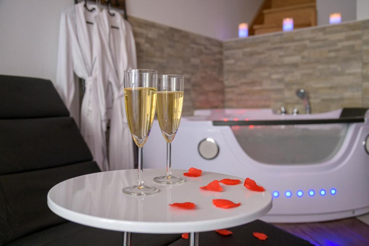 Love Room - Suite Romantique Avec Spa Privatif Le Puy-en-Velay Esterno foto