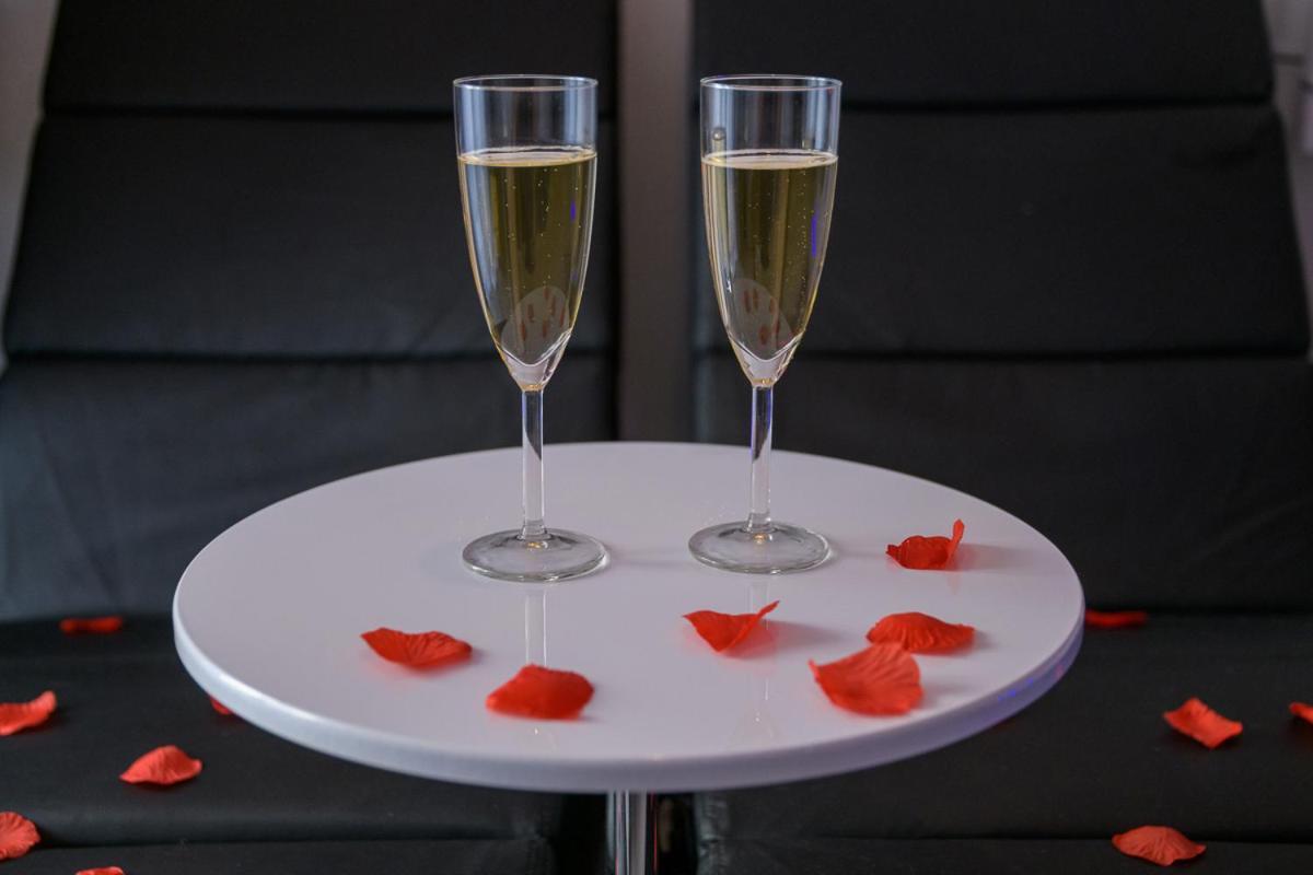 Love Room - Suite Romantique Avec Spa Privatif Le Puy-en-Velay Esterno foto