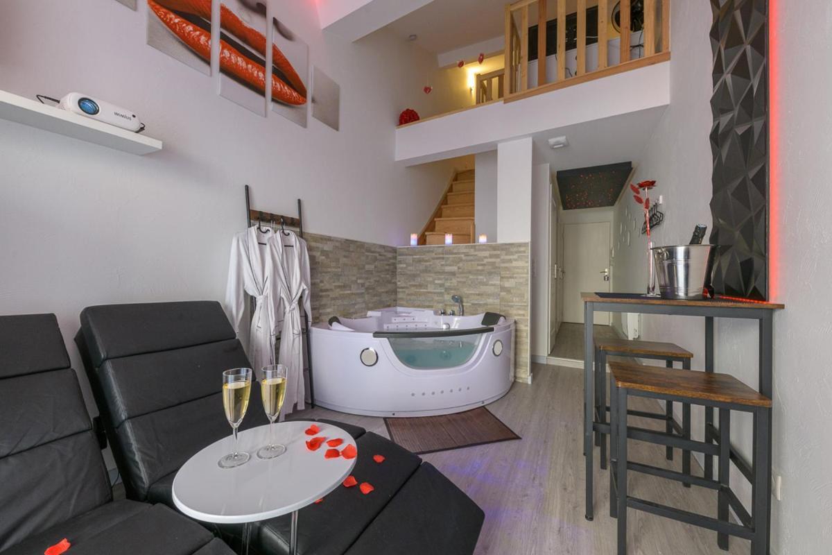 Love Room - Suite Romantique Avec Spa Privatif Le Puy-en-Velay Esterno foto