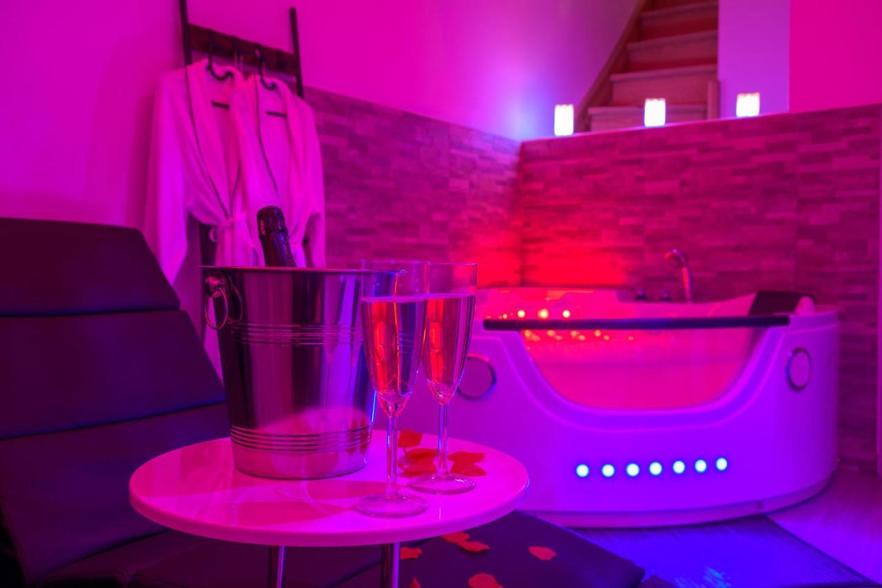 Love Room - Suite Romantique Avec Spa Privatif Le Puy-en-Velay Esterno foto